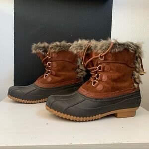 Tommy Hilfiger faux fur suede duck boots size 7